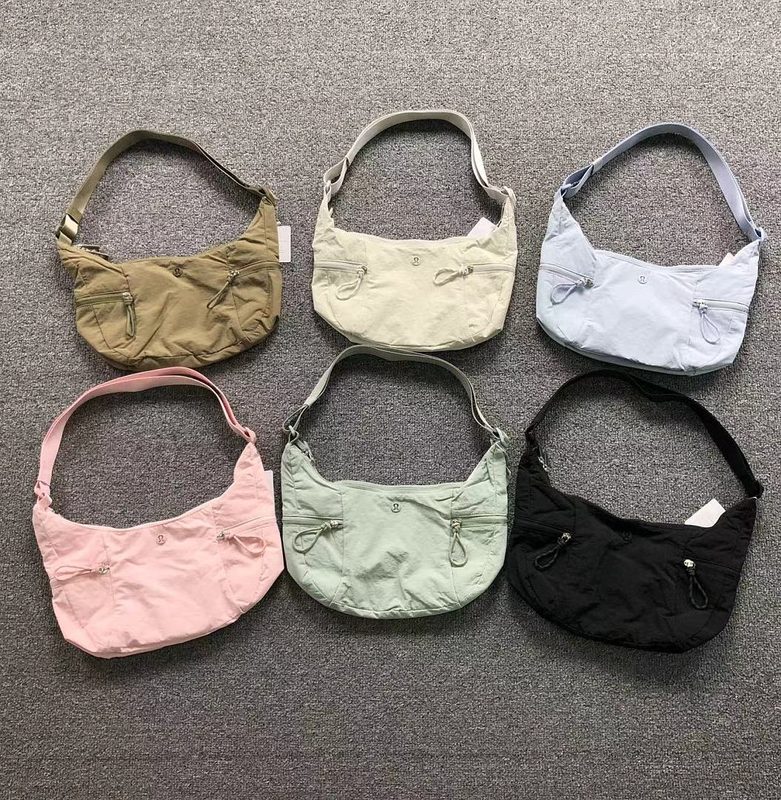 LULULEMON BAG 31