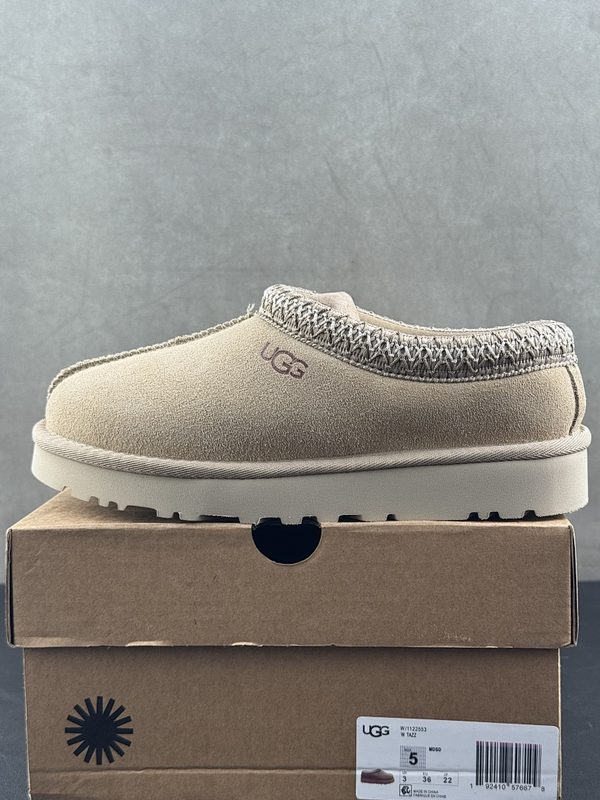 UGG 36
