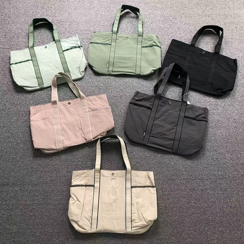 LULULEMON BAG 36