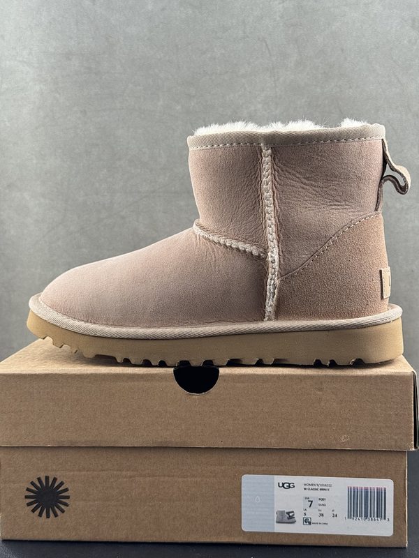 UGG 45