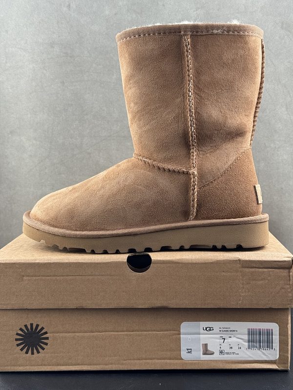 UGG 46