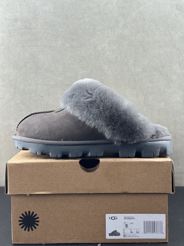 UGG 54