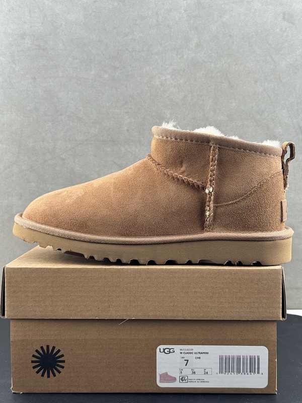 UGG mini 66