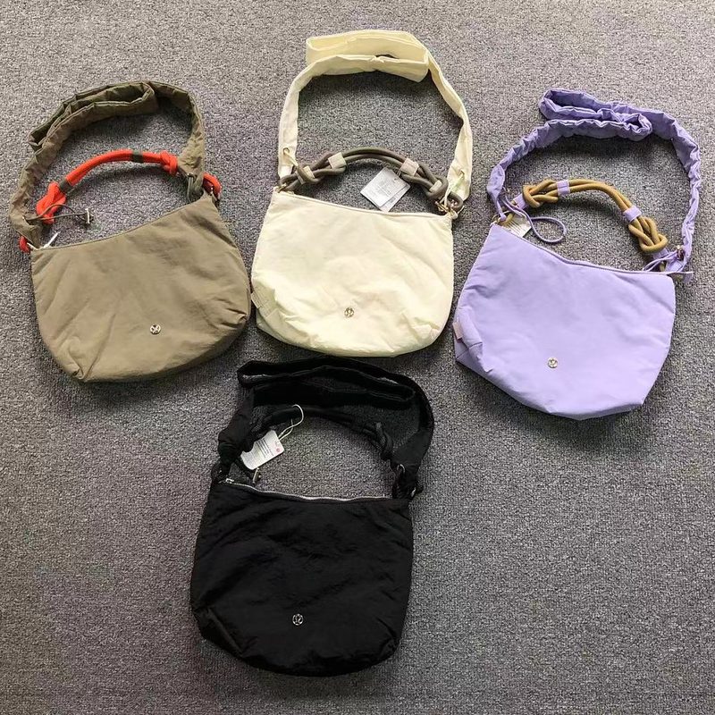 LULULEMON BAG 74