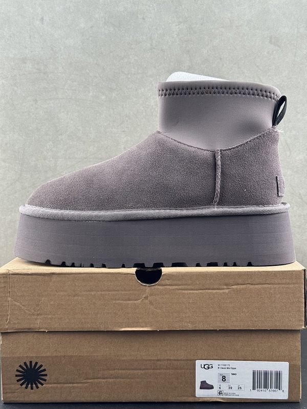 UGG 76