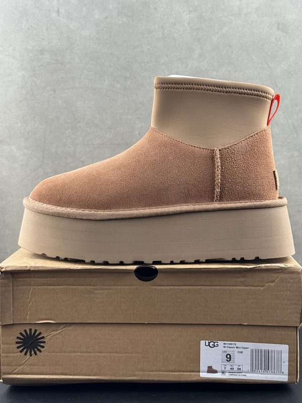 UGG 77