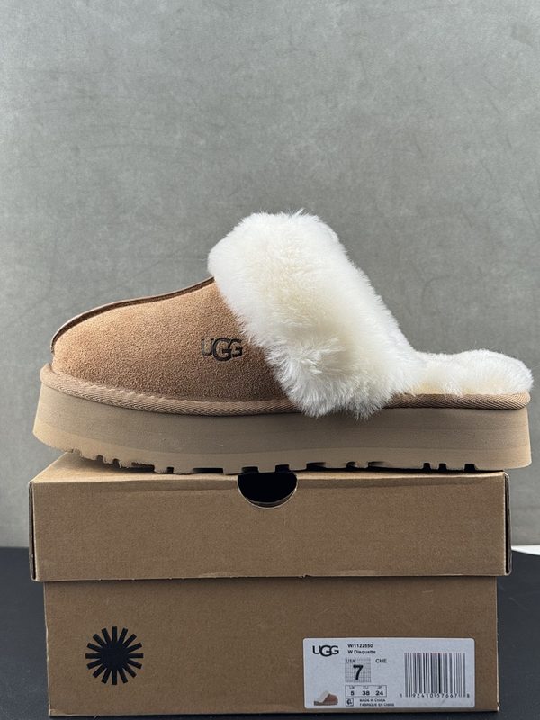 UGG 79