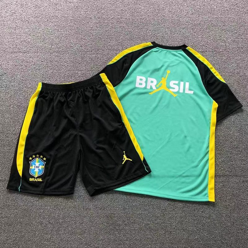 FOOTBALL T-SHIRT SHORTS 416