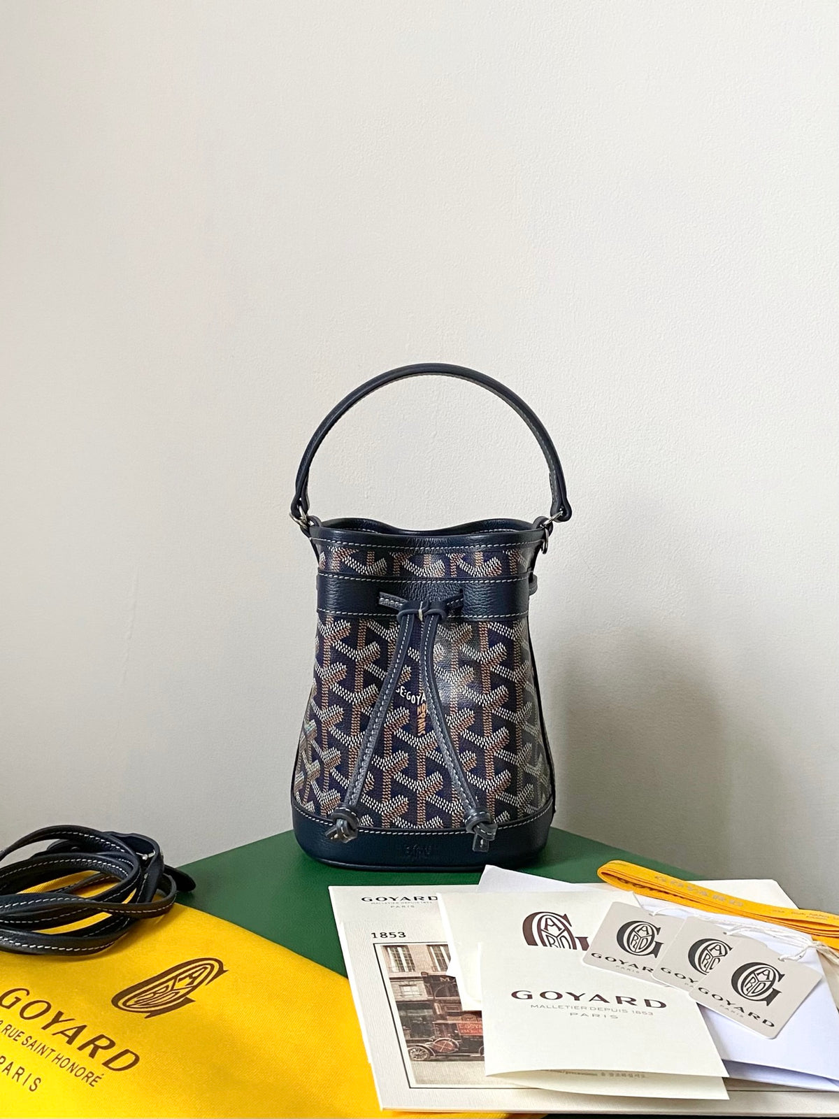 BAG #1049