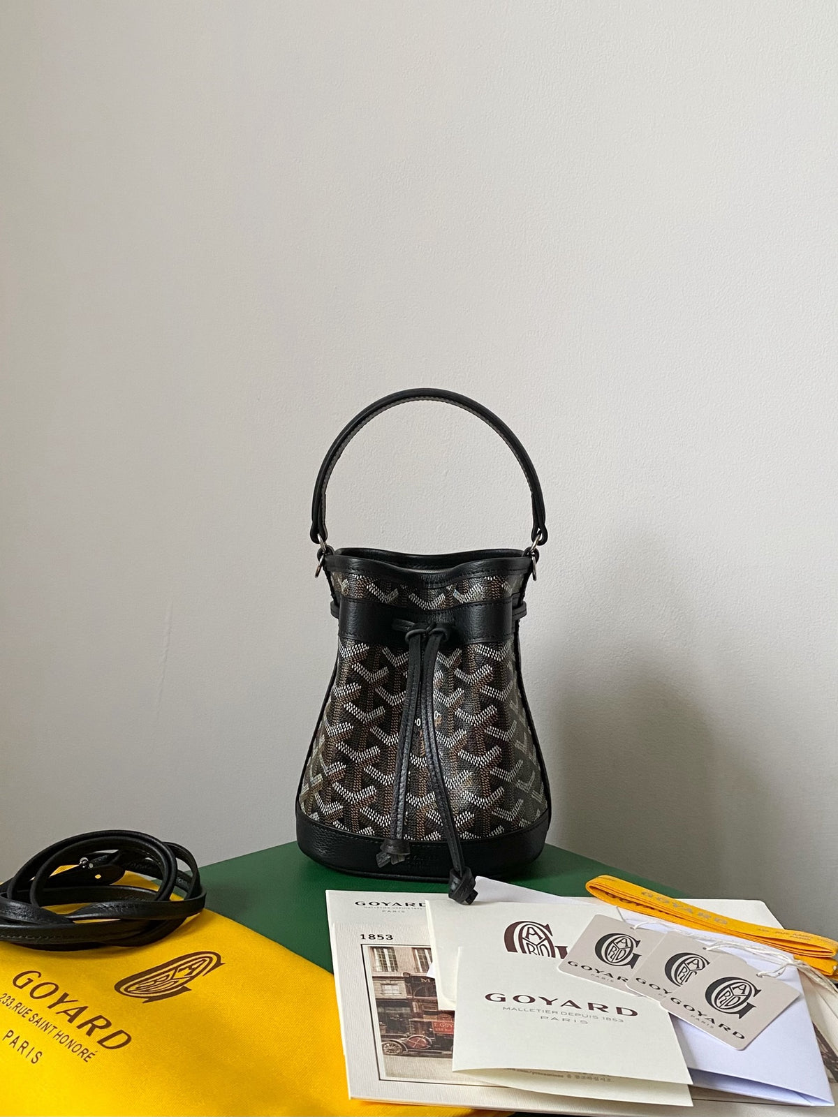 BAG #1052