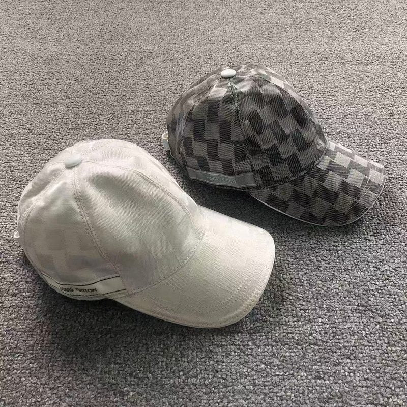 L HAT 1069