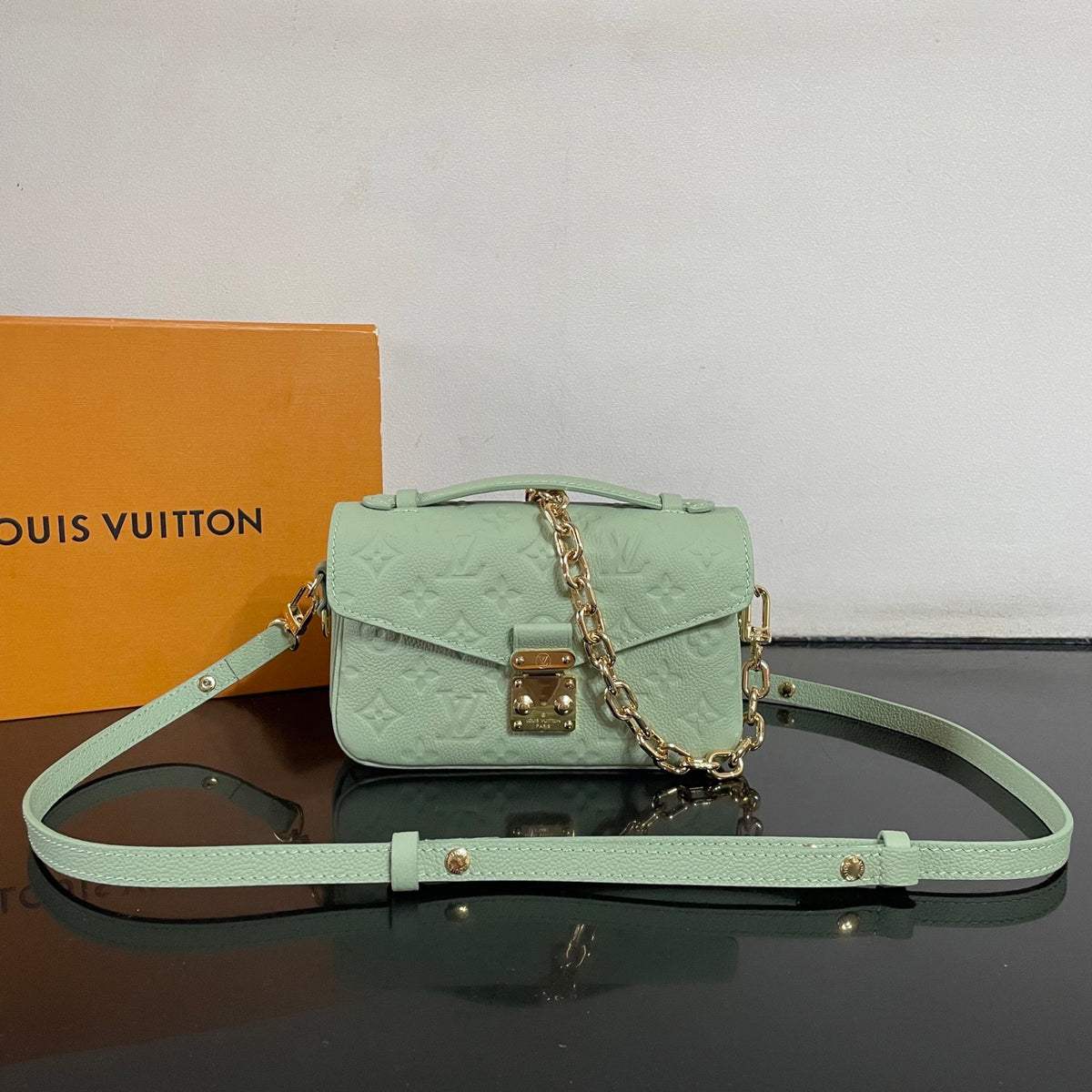 BAG #1966