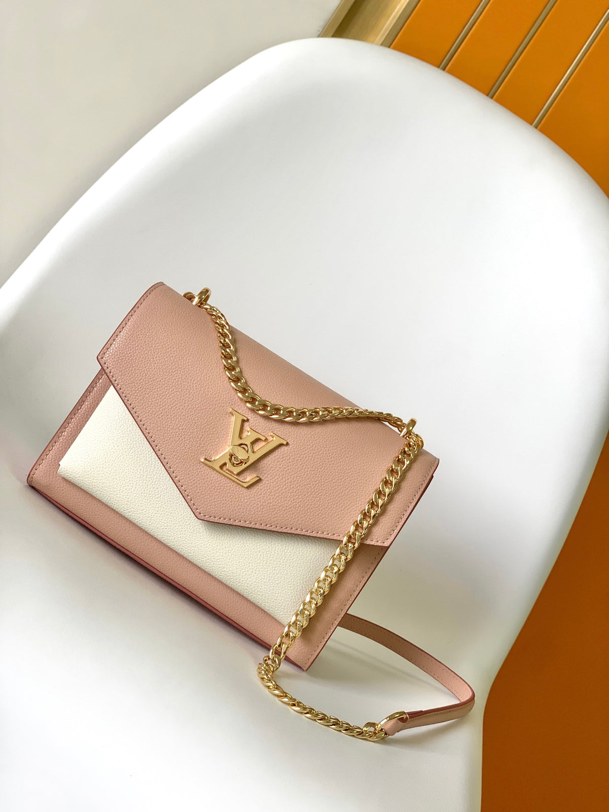 BAG #3608