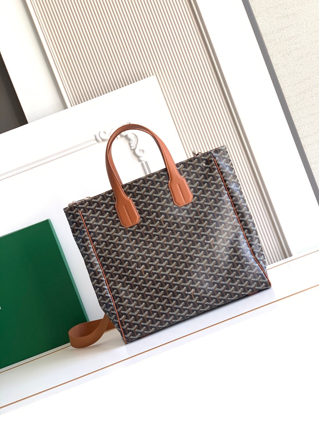 BAG #3902