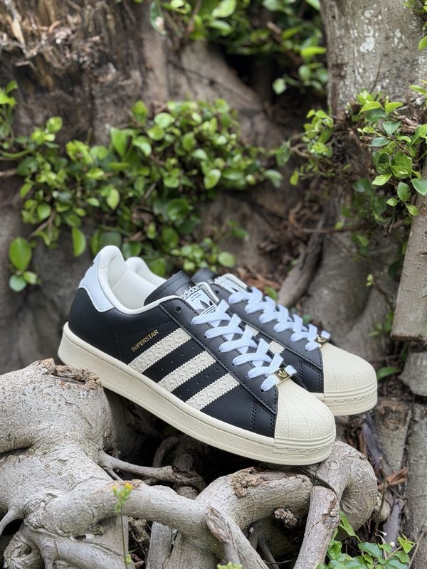 AD Originals Superstar