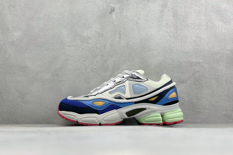 AD X RAF SIMONS Ozweego