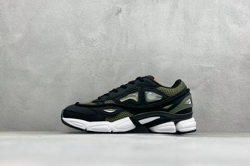 AD X RAF SIMONS Ozweego