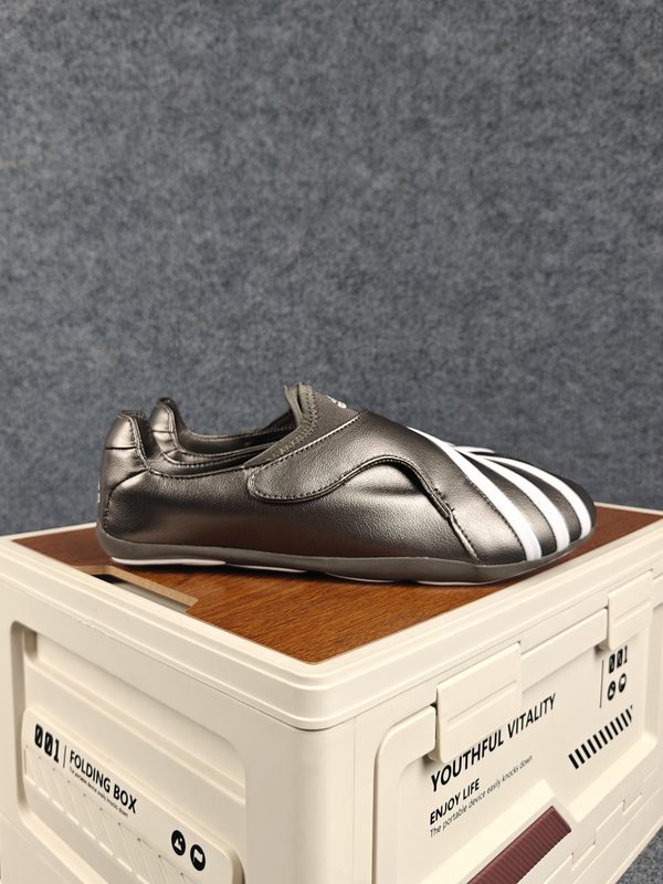 Adidas x Pharrell Williams Vario Flat Earther
