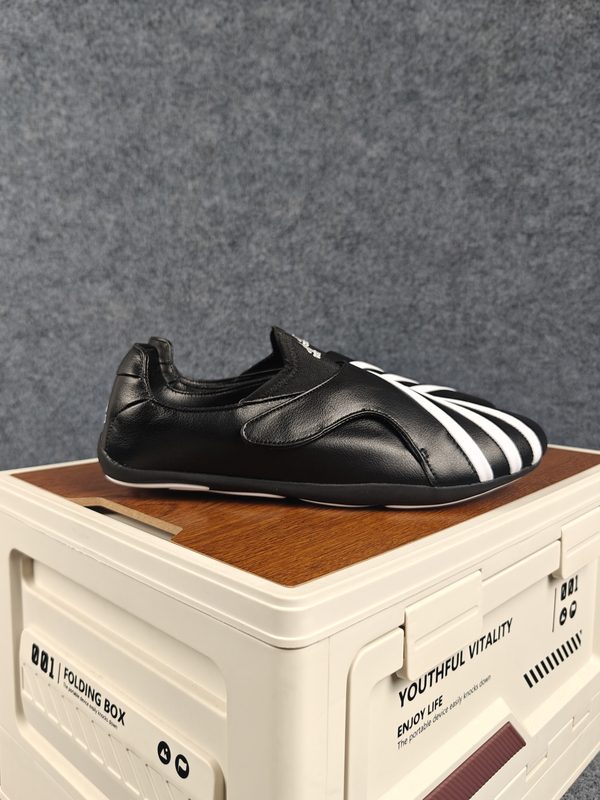 Adidas x Pharrell Williams Vario Flat Earther
