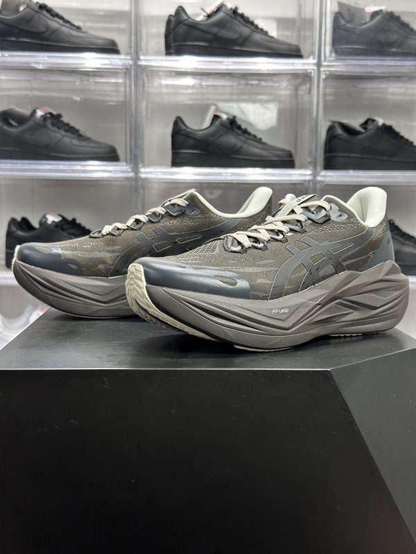ASICS SUPERBLAST 3