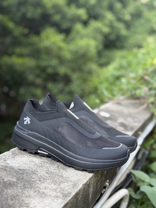 DESCENTE DUALIS PRIMER SLIP ON