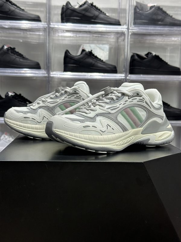 GUCCI + +