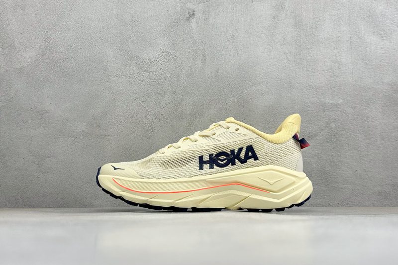 HOKA CHALLENGER 8