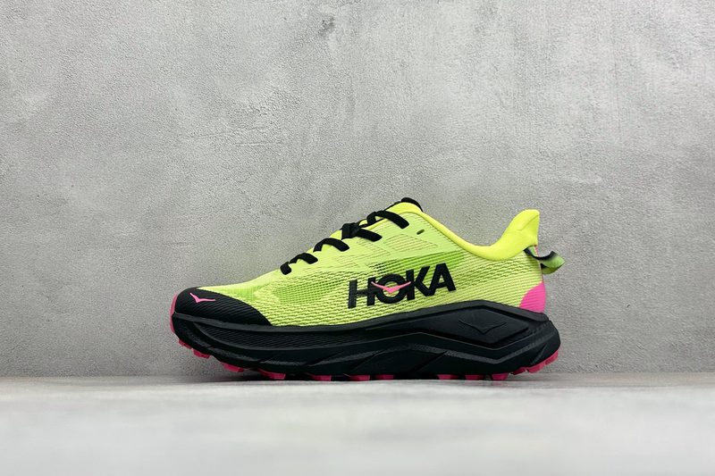 HOKA ONE M CHALLENGER 8