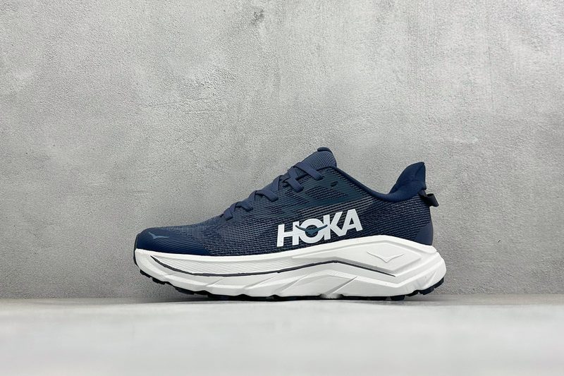 HOKA ONE M CHALLENGER 8