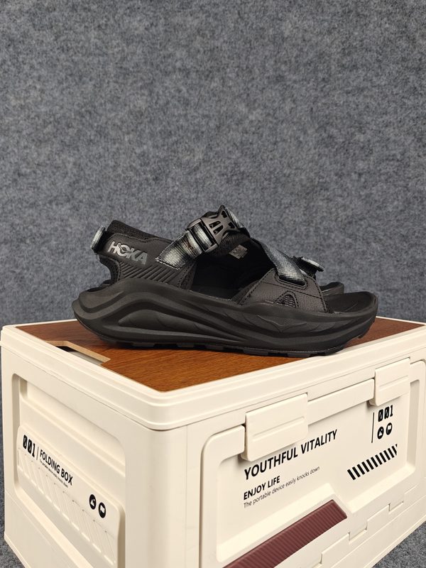HOKA ONE ONE 2009 HOKA
