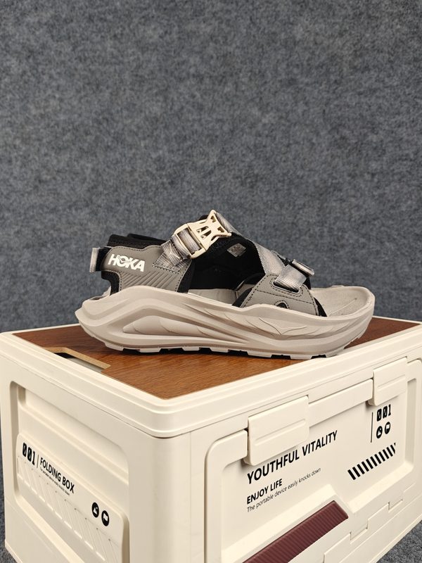 HOKA ONE ONE 2009 HOKA