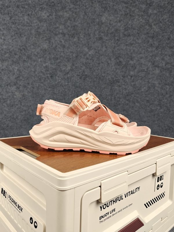 HOKA ONE ONE 2009 HOKA