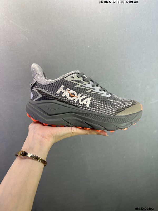 HOKA ONE ONE Challenger 8