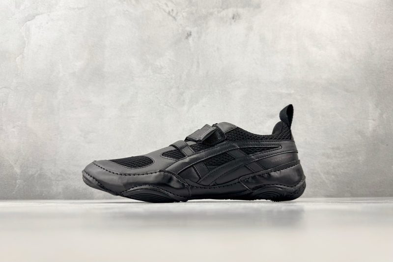 ISSEY MIYAKE/ × ASICS HYPER TAPING
