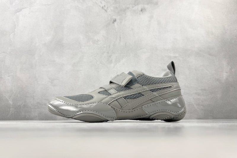ISSEY MIYAKE/ × ASICS HYPER TAPING