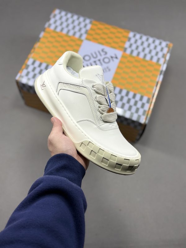 LOUIS VUITTON Tilted 2026