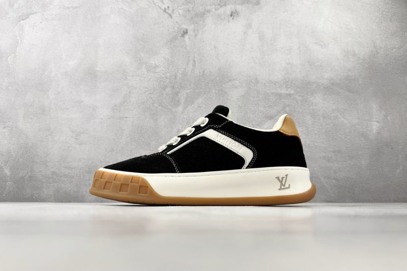 LOUIS VUITTON Tilted