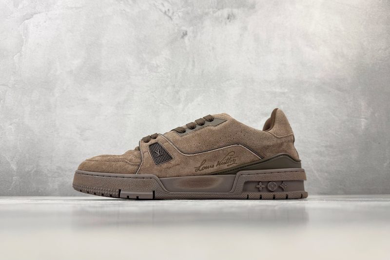 LOUIS VUITTON Trainer DISTRESSED
