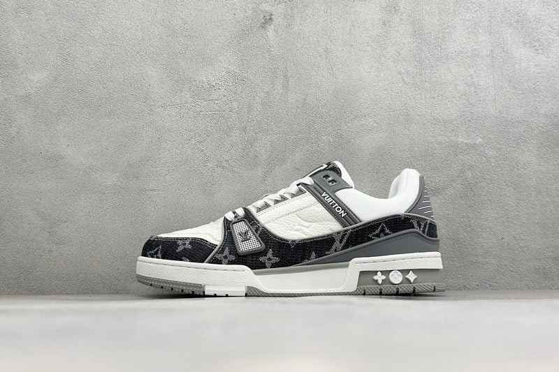 LOUIS VUITTON Trainer LV