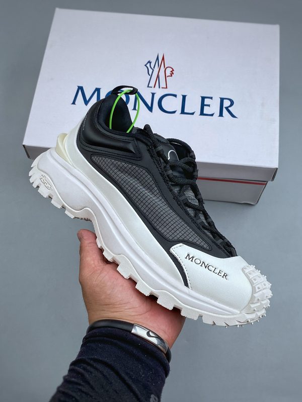 Moncler Trailgrip Gore-Tex