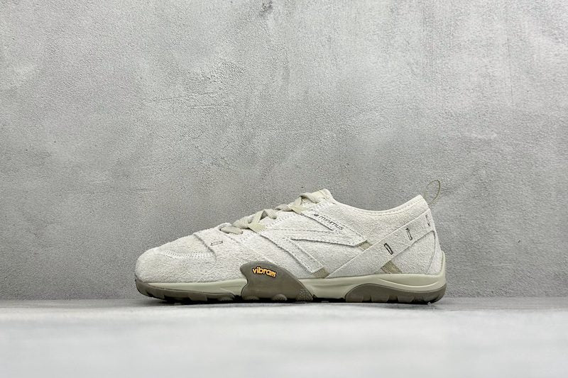 New Balance MT10O New Balance ISSEY MIYAKE MT10