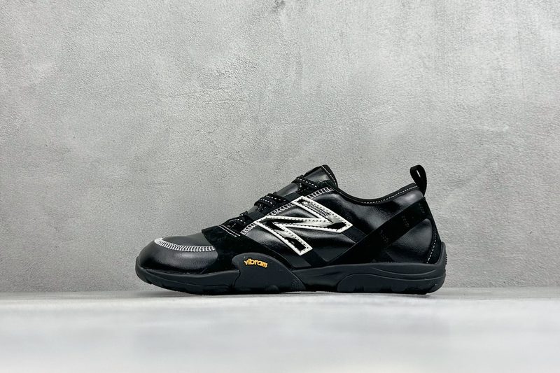 New Balance MT10O New Balance ISSEY MIYAKE MT10