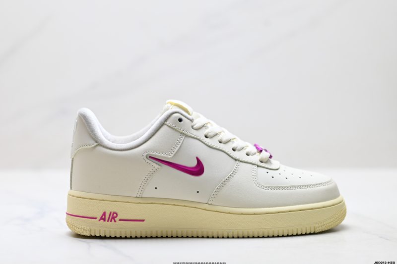 NIKE AIR FORCE 1‘07