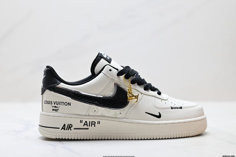 NIKE AIR FORCE 1‘07