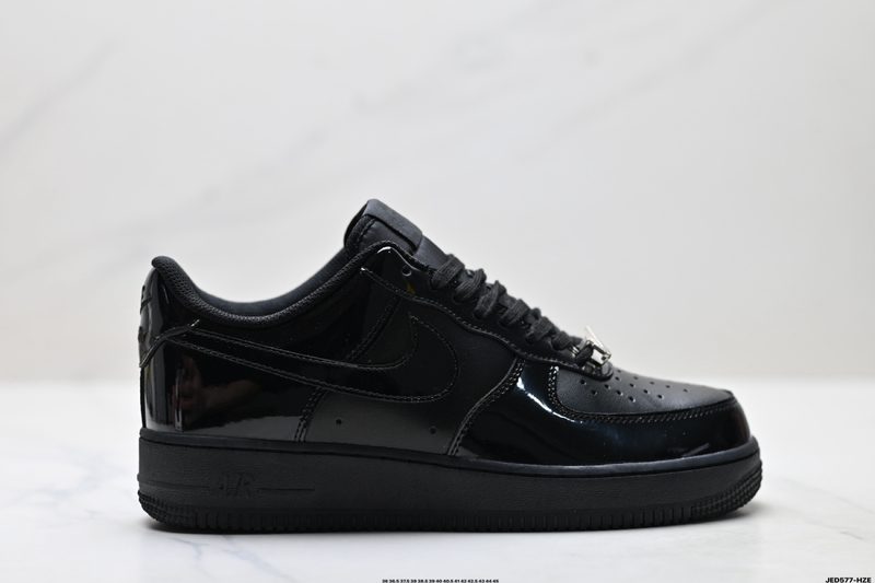 Nike AIR FORCE 1’07
