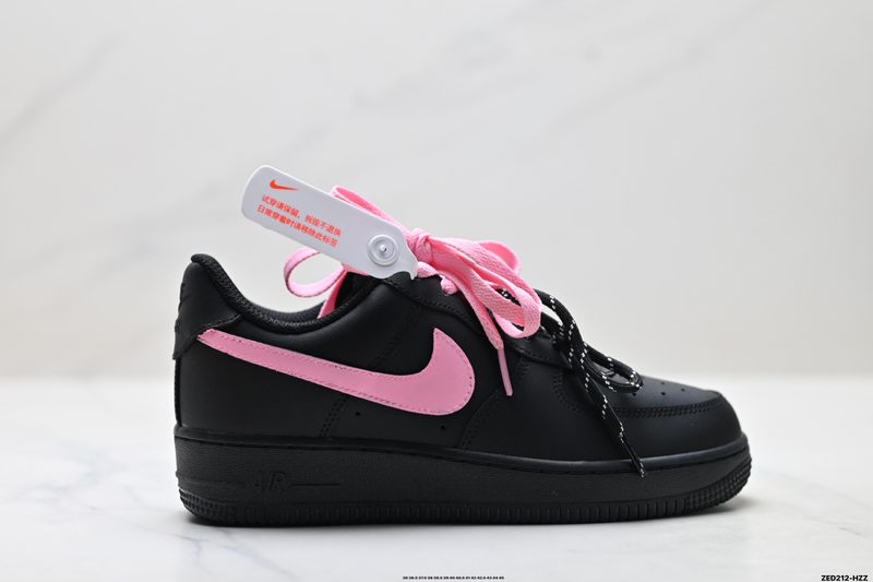NIKE AIR FORCE 1‘07