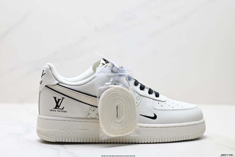 NIKE AIR FORCE 1‘07