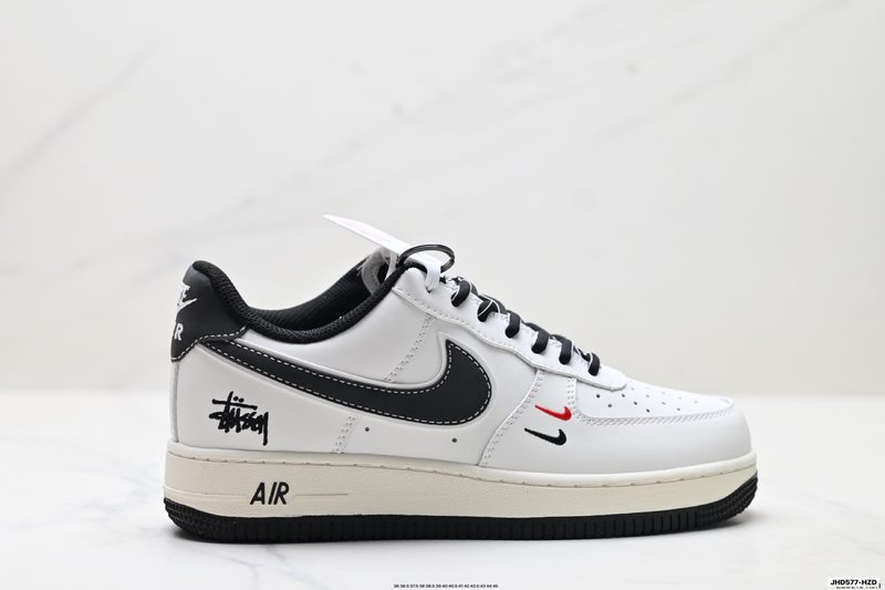 NIKE AIR FORCE 1‘07