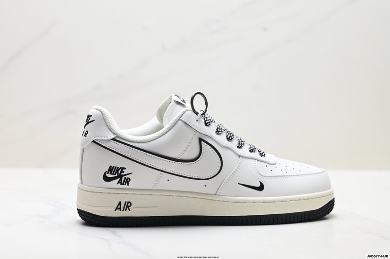 NIKE AIR FORCE 1‘07