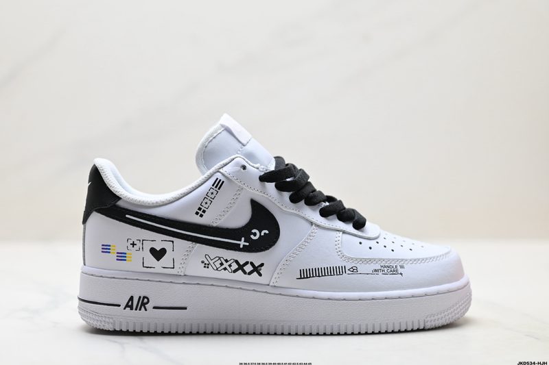 Nike AIR FORCE 1’07